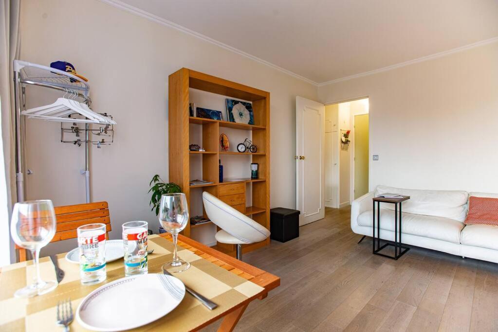 Studio With Balcony Париж Екстериор снимка