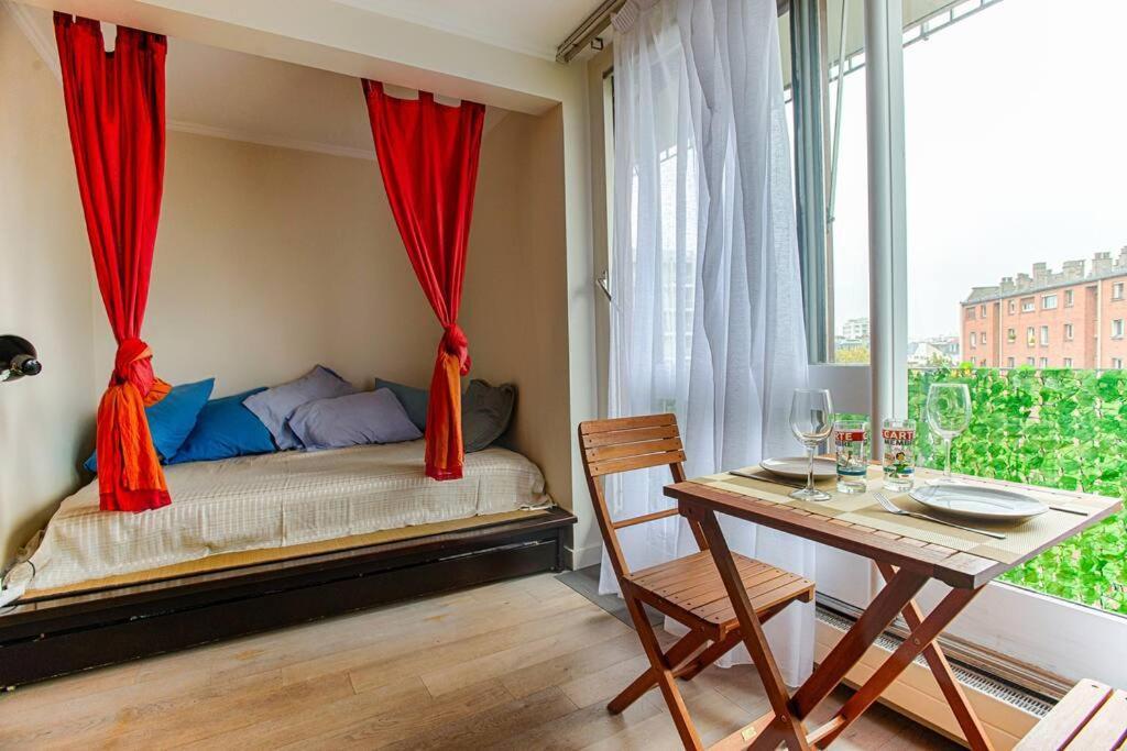 Studio With Balcony Париж Екстериор снимка