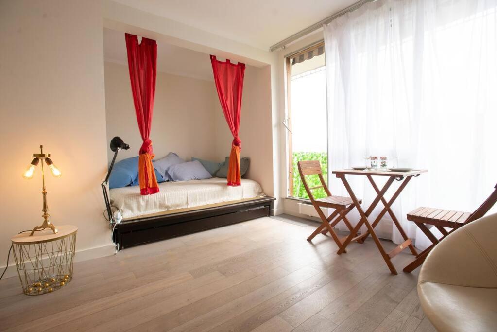 Studio With Balcony Париж Екстериор снимка