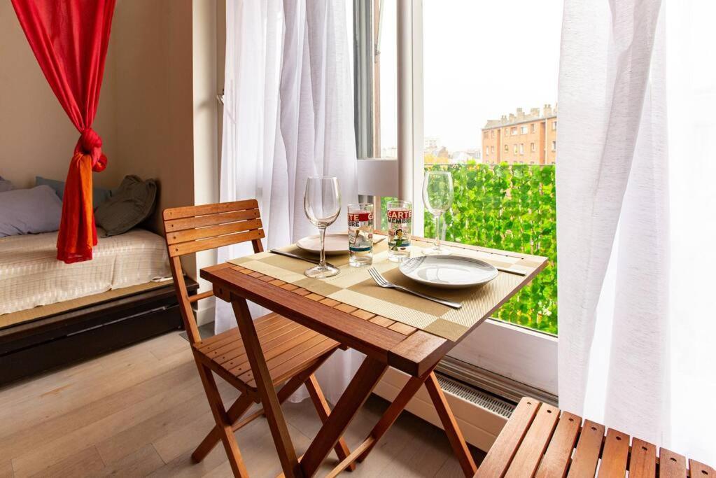Studio With Balcony Париж Екстериор снимка