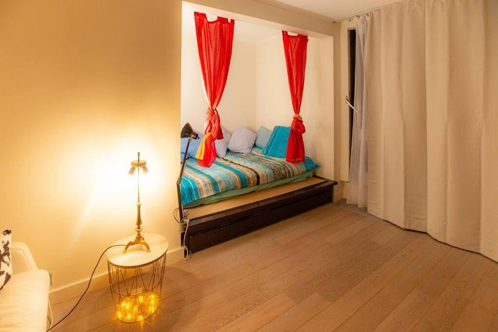 Studio With Balcony Париж Екстериор снимка