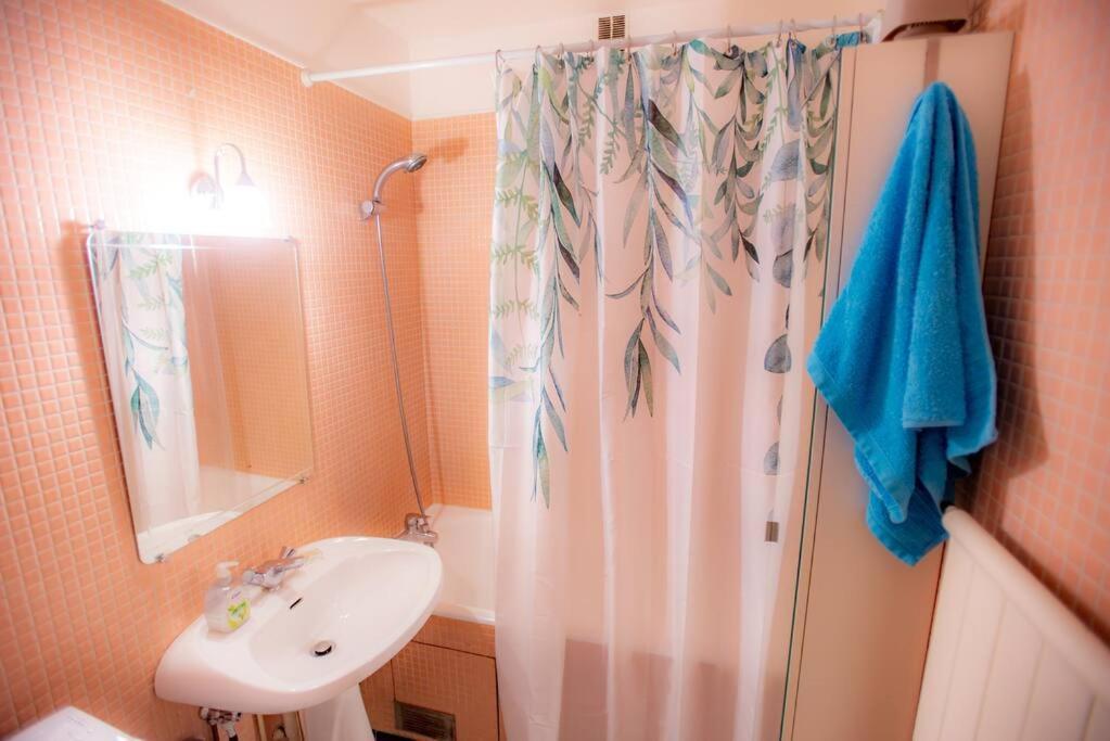Studio With Balcony Париж Екстериор снимка